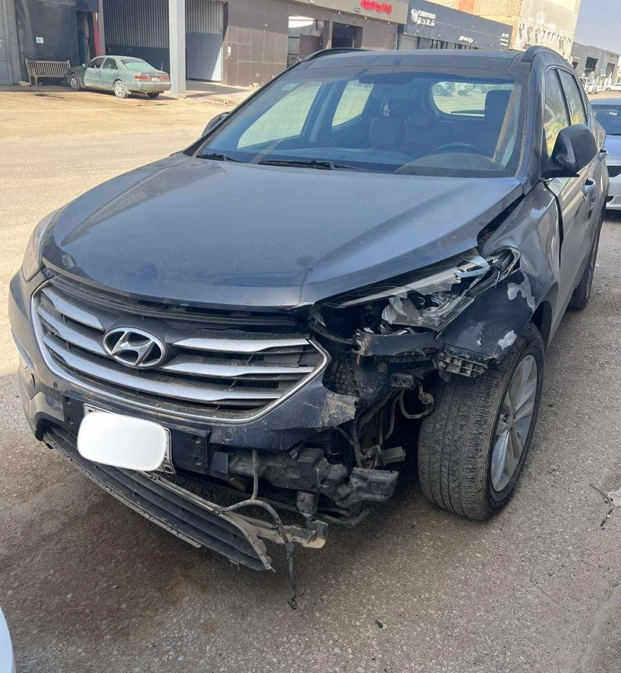 شراء سيارات مصدومة في الرياض - هيونداي سانتافي مصدومة